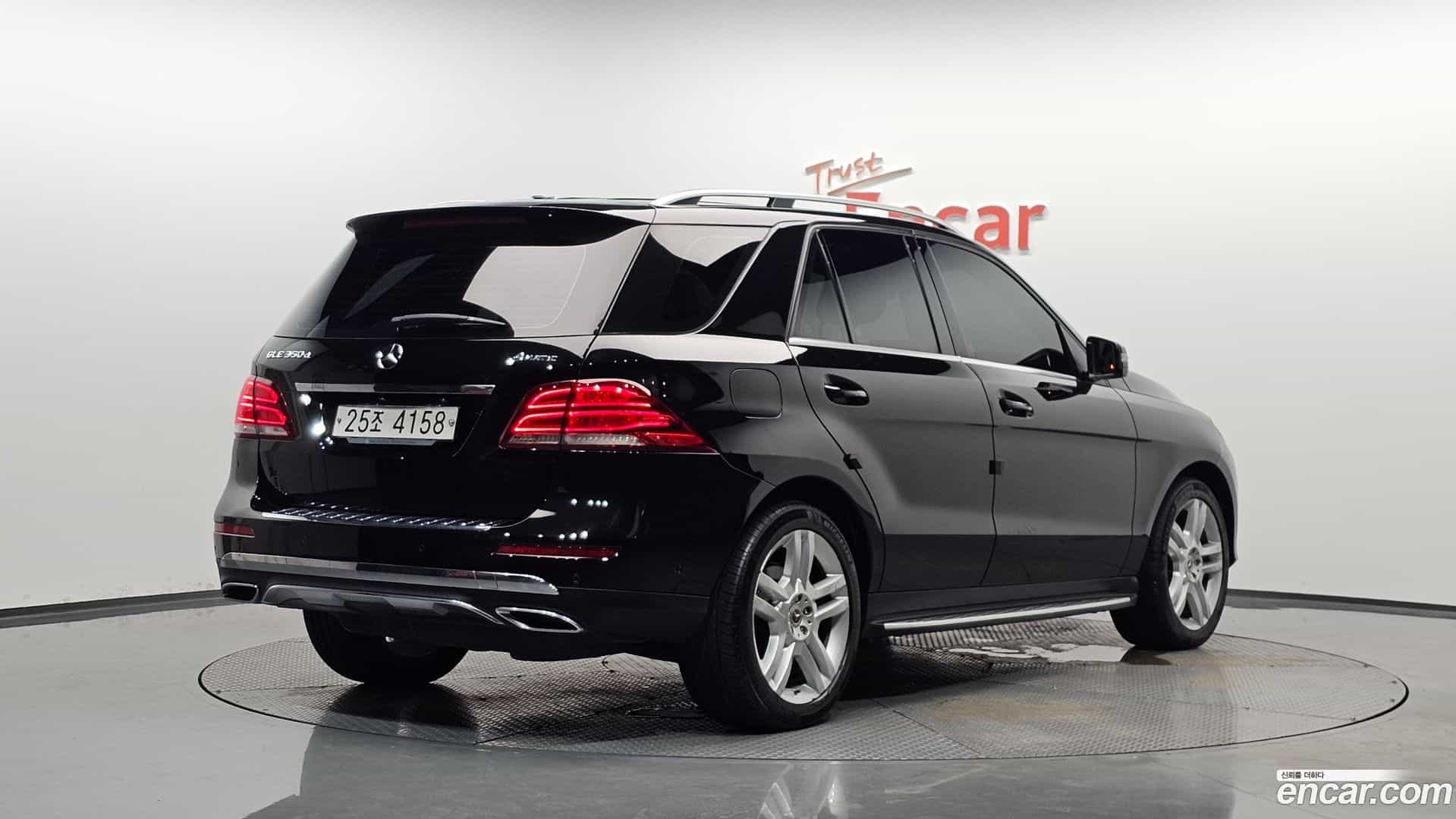 GLE-Class Mercedes-Benz 2018.8-OUTER-002