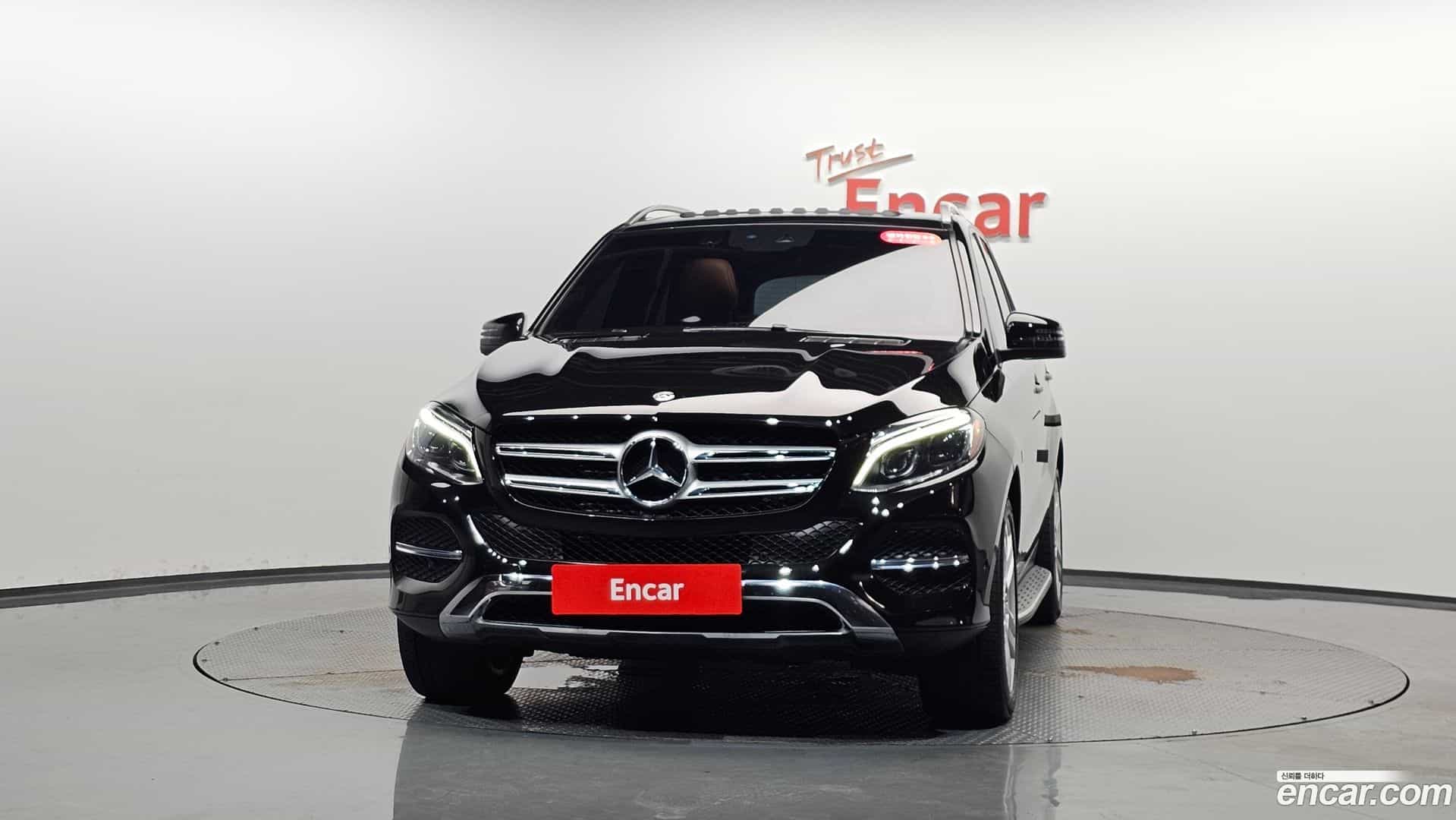 GLE-Class Mercedes-Benz 2018.8-OUTER-003