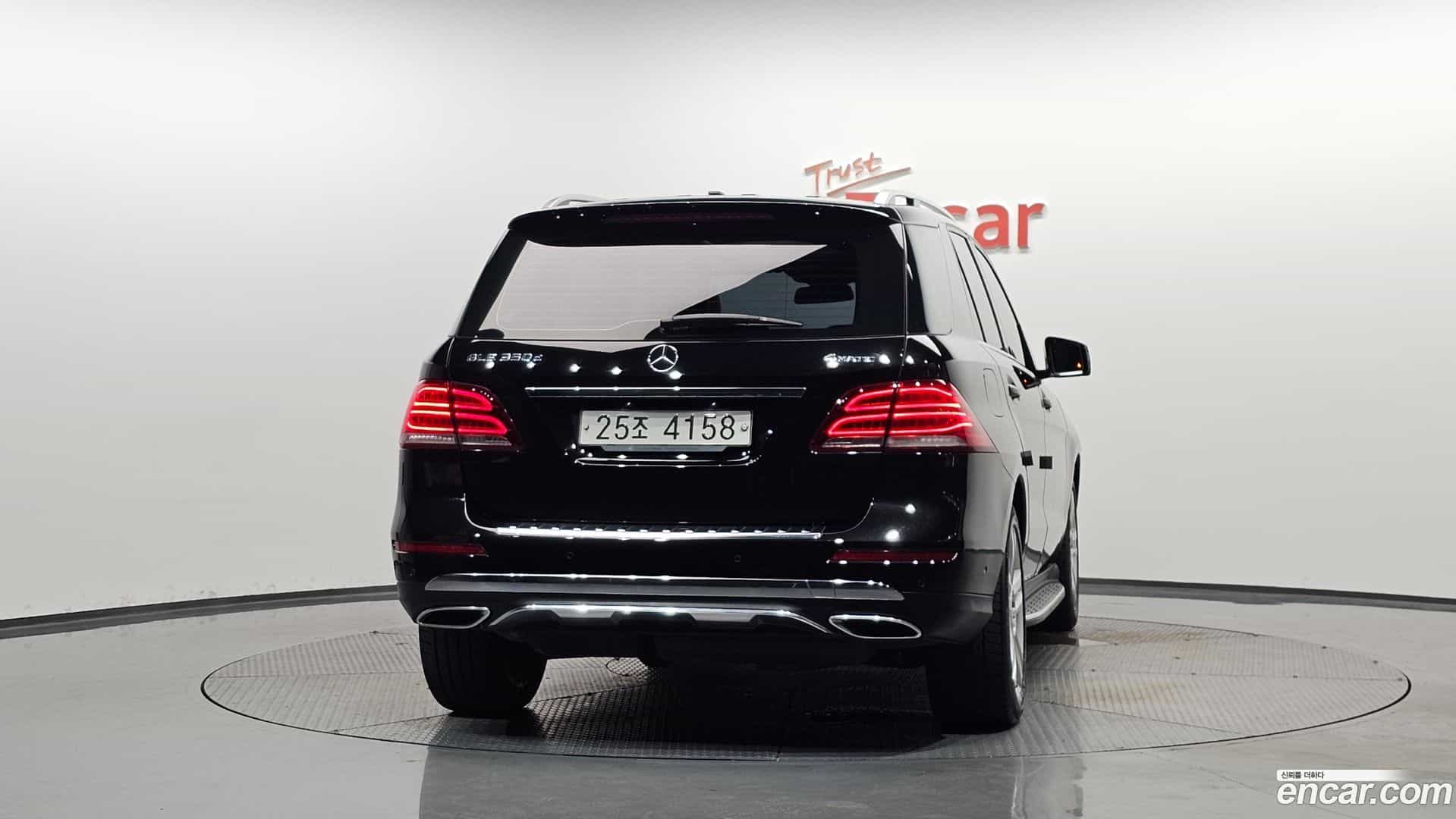 GLE-Class Mercedes-Benz 2018.8-OUTER-004