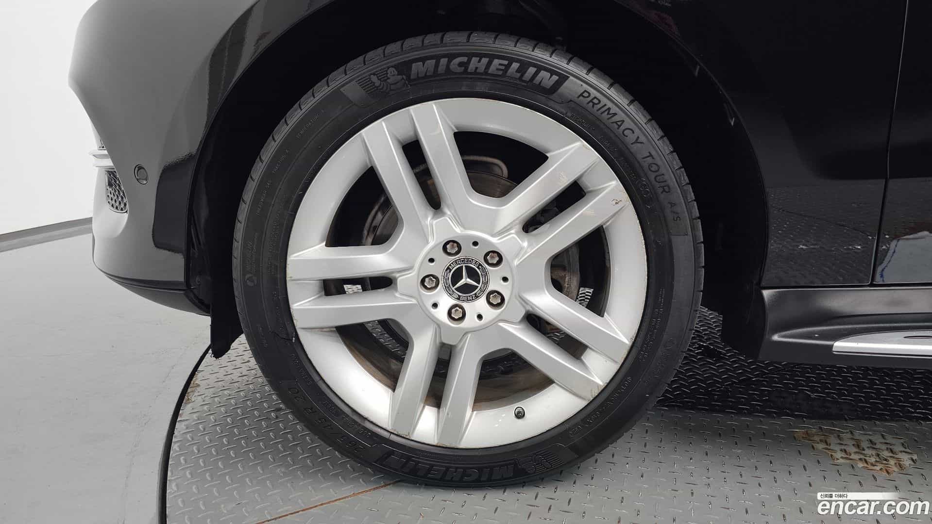 GLE-Class Mercedes-Benz 2018.8-OUTER-005