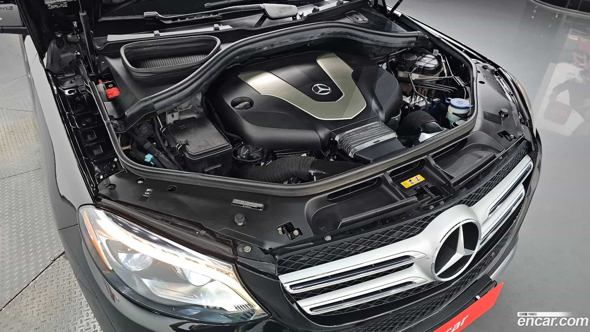 GLE-Class Mercedes-Benz 2018.8-OUTER-006