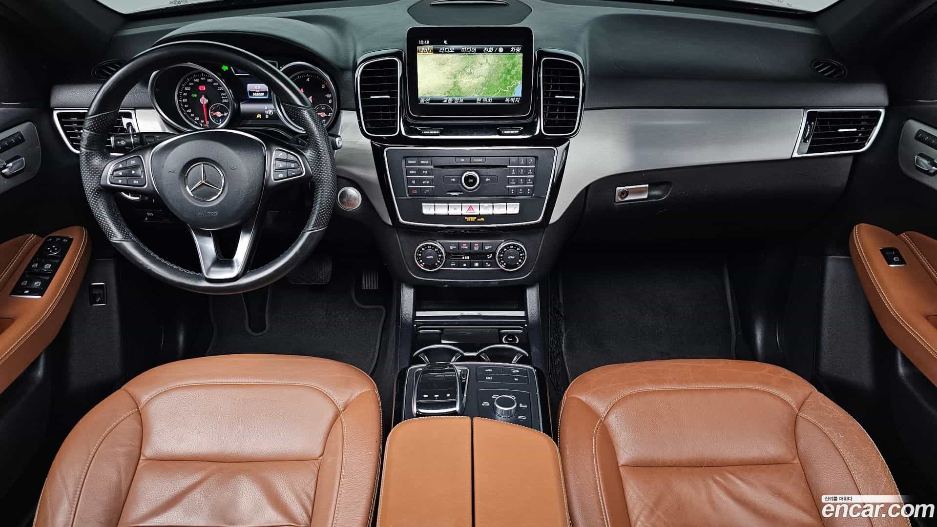 GLE-Class Mercedes-Benz 2018.8-INNER-007