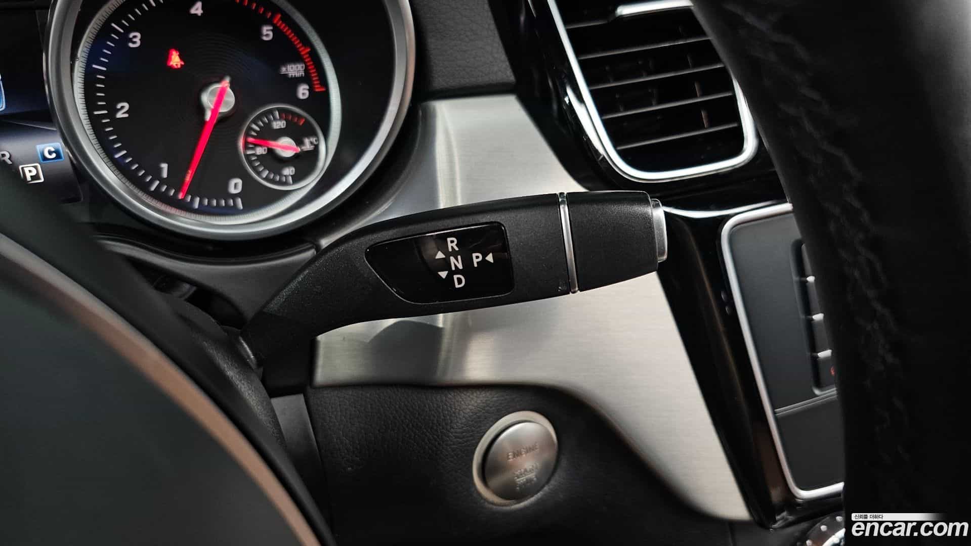 GLE-Class Mercedes-Benz 2018.8-INNER-009