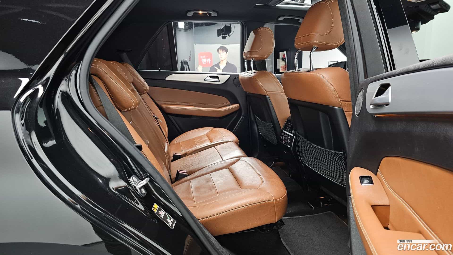 GLE-Class Mercedes-Benz 2018.8-OPTION-015