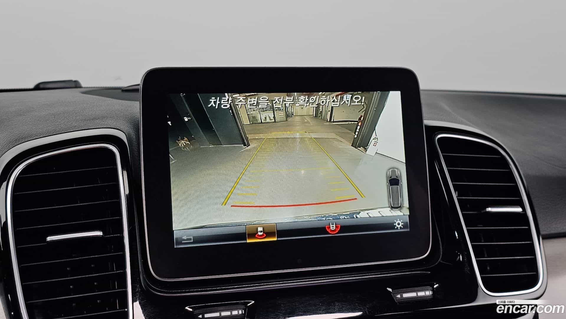 GLE-Class Mercedes-Benz 2018.8-OPTION-021