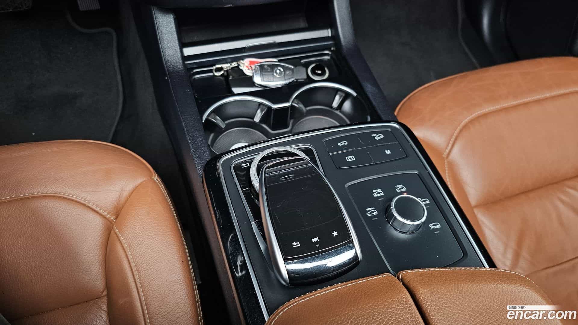 GLE-Class Mercedes-Benz 2018.8-OPTION-023