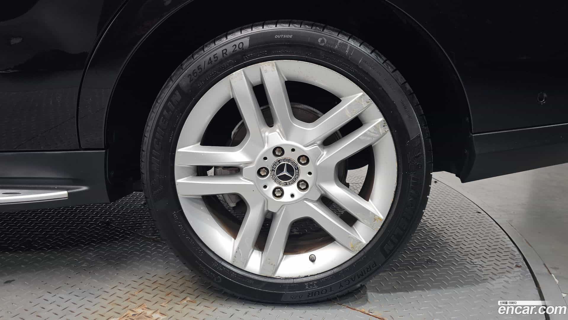 GLE-Class Mercedes-Benz 2018.8-OUTER-031
