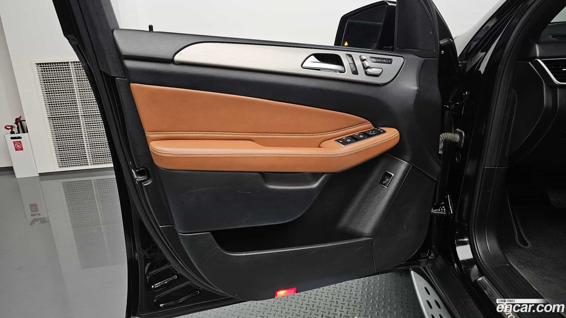 GLE-Class Mercedes-Benz 2018.8-INNER-034