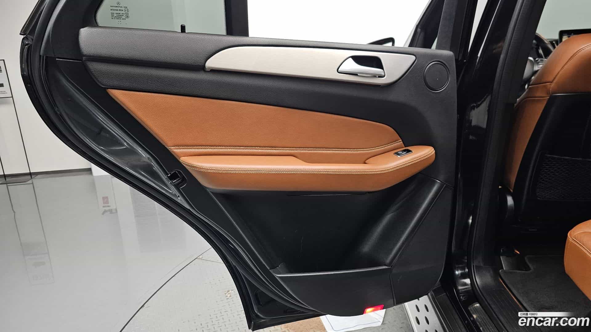 GLE-Class Mercedes-Benz 2018.8-INNER-035