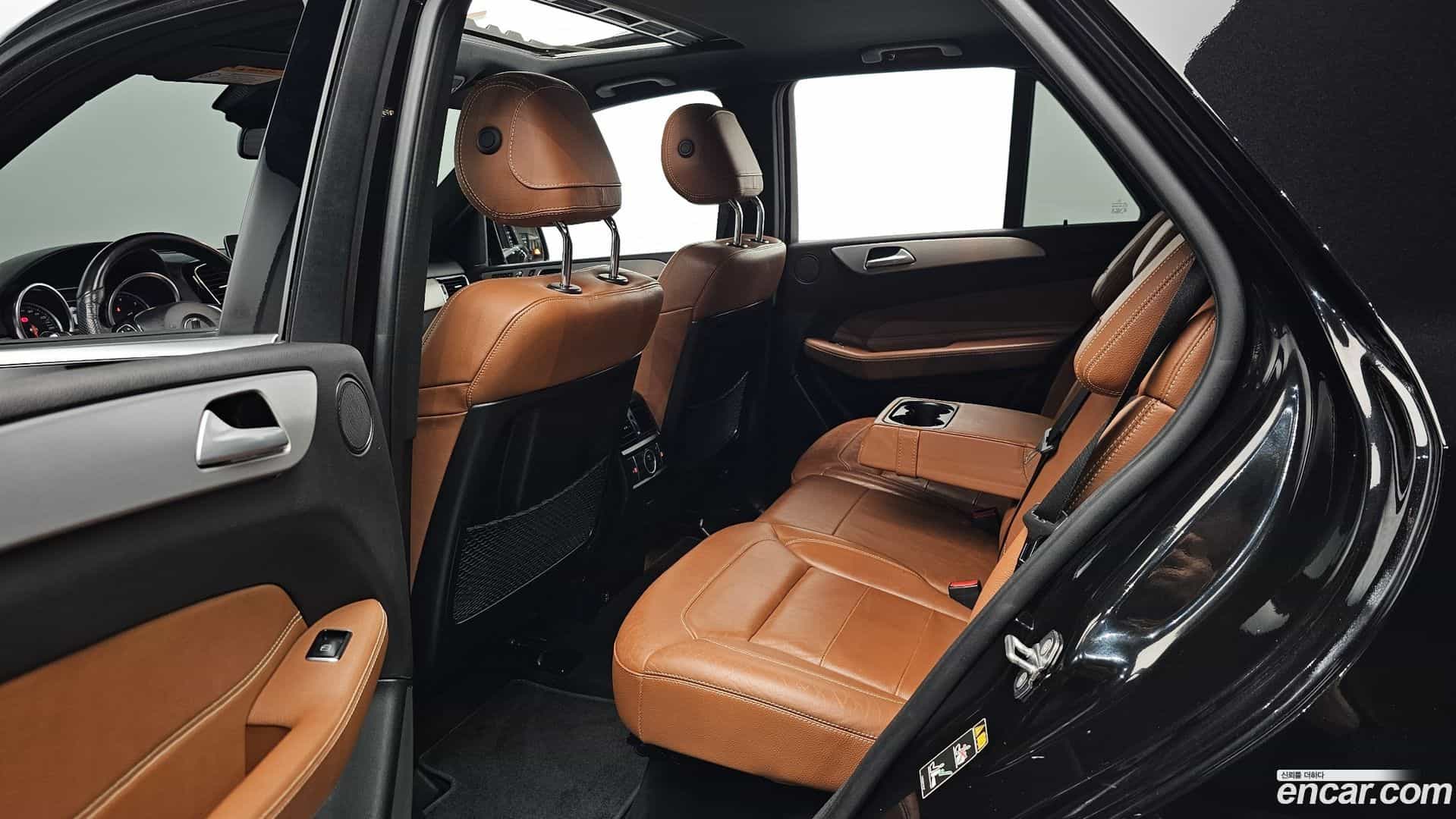 GLE-Class Mercedes-Benz 2018.8-INNER-036