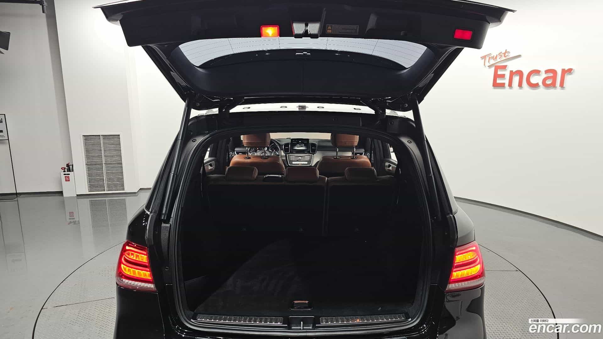 GLE-Class Mercedes-Benz 2018.8-OPTION-044