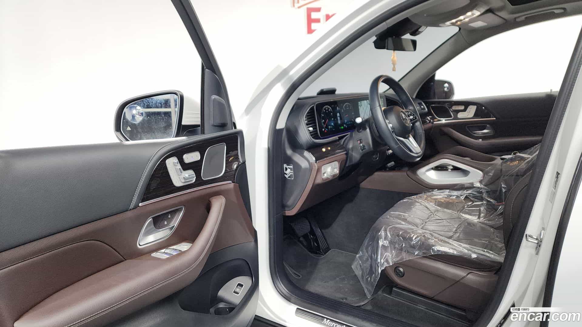 GLE-Class Mercedes-Benz 2022.1-INNER-010