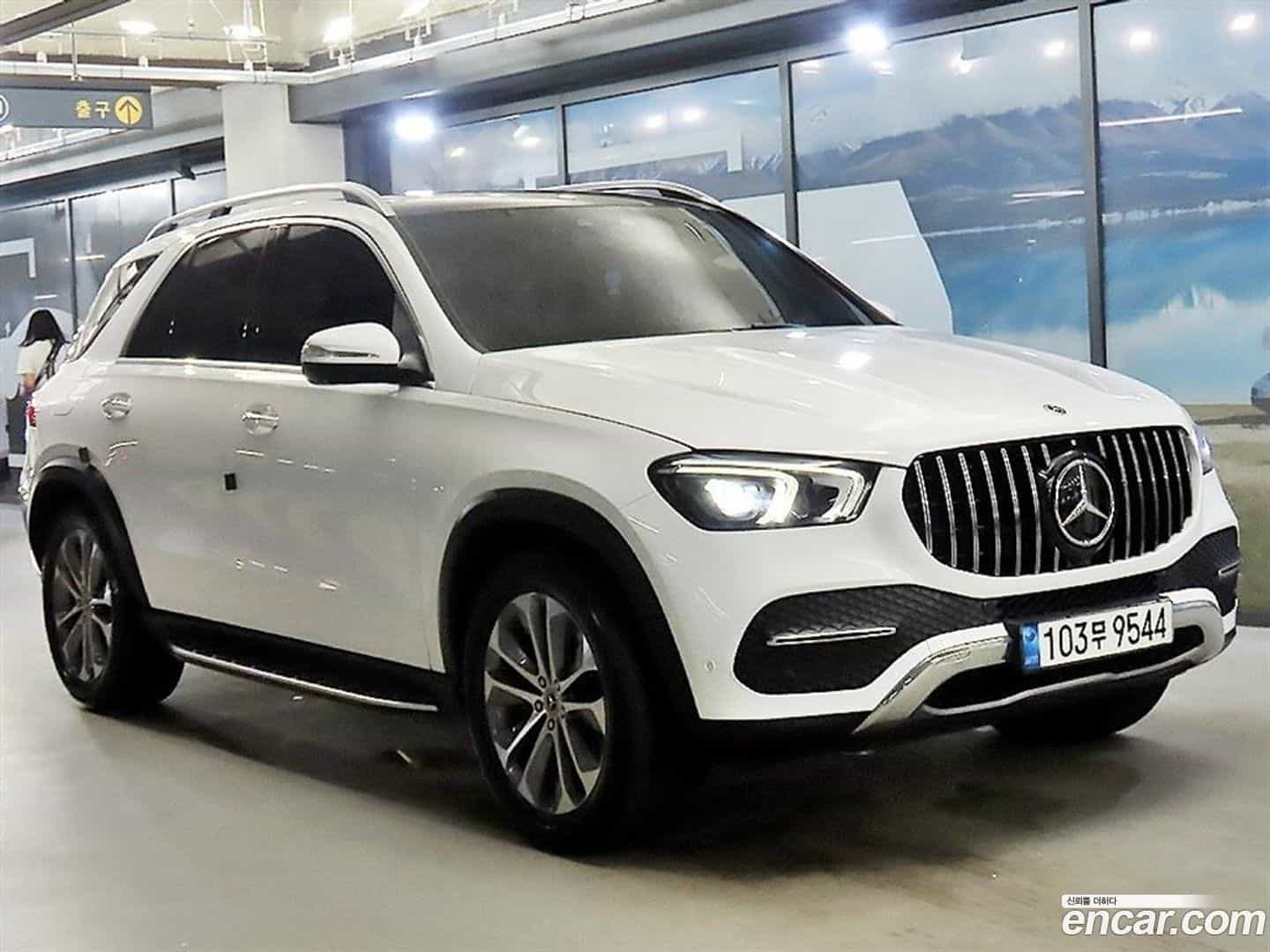 GLE-Class Mercedes-Benz 2022.1-OUTER-001