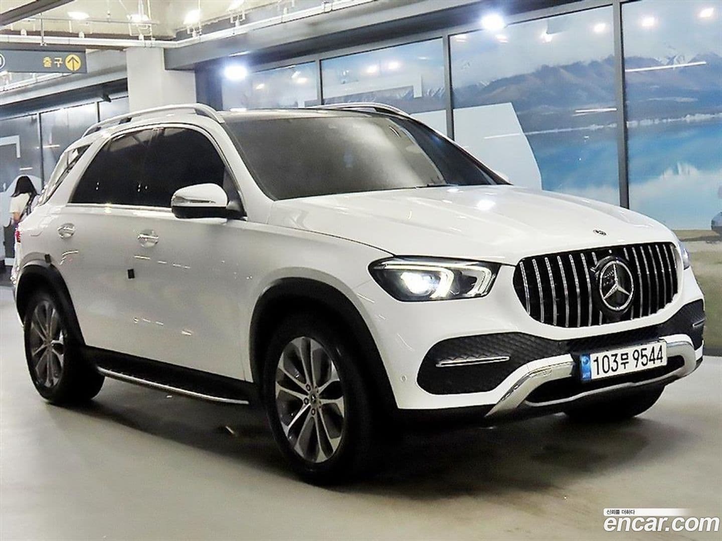 Main__Slider__Photo:GLE-Class Mercedes-Benz 2022.1-0