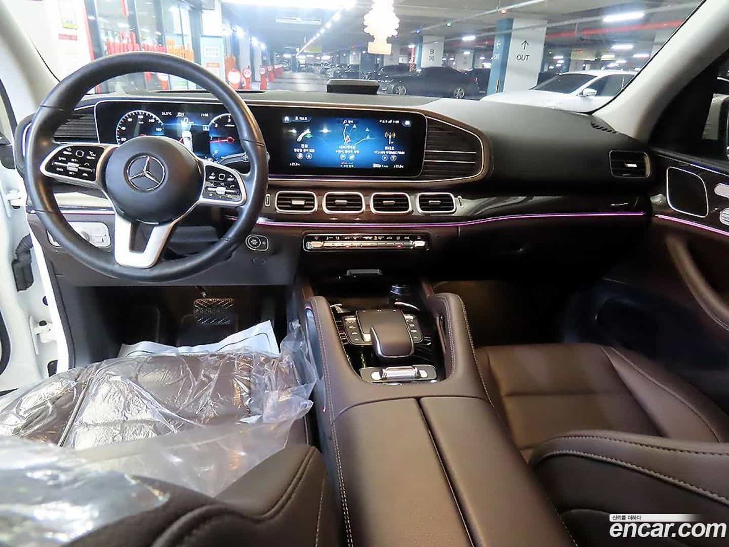 GLE-Class Mercedes-Benz 2022.1-INNER-010
