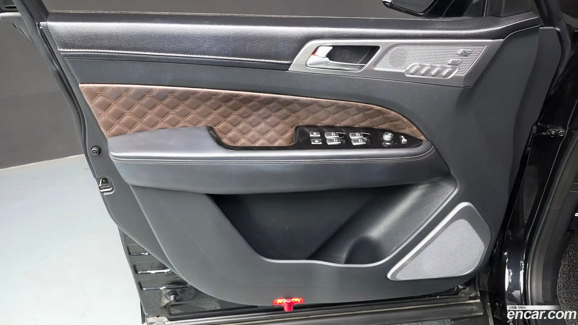 Rexton KG Mobility 2021.11-INNER-034