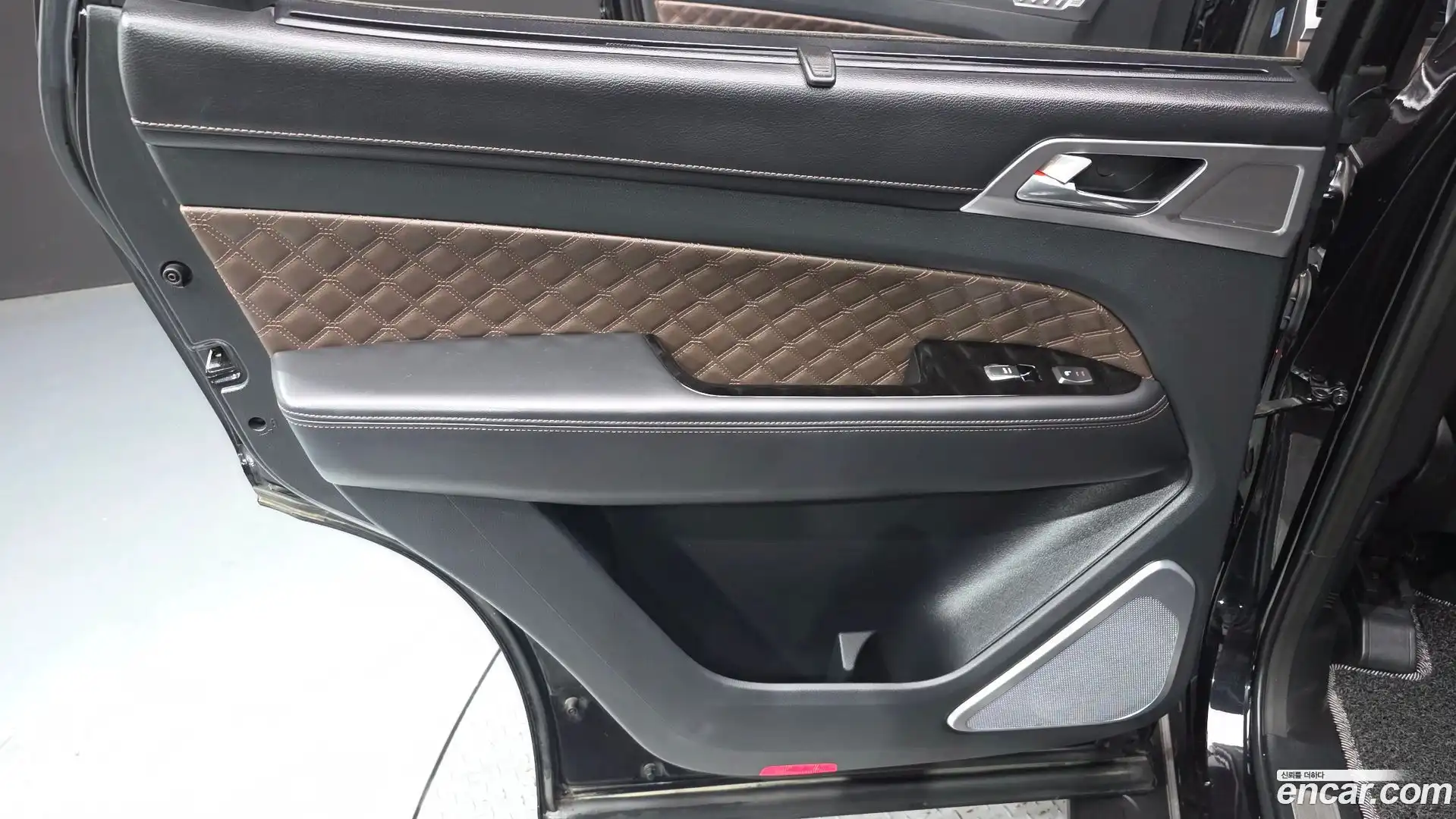 Rexton KG Mobility 2021.11-INNER-035