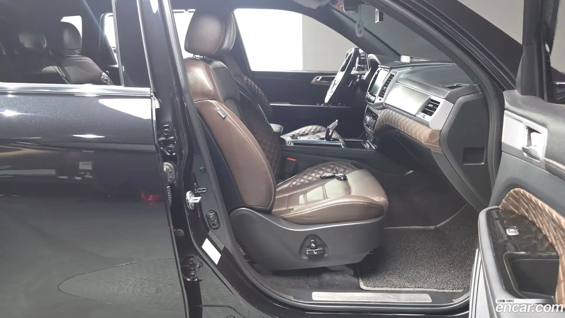 Rexton KG Mobility 2021.11-INNER-036