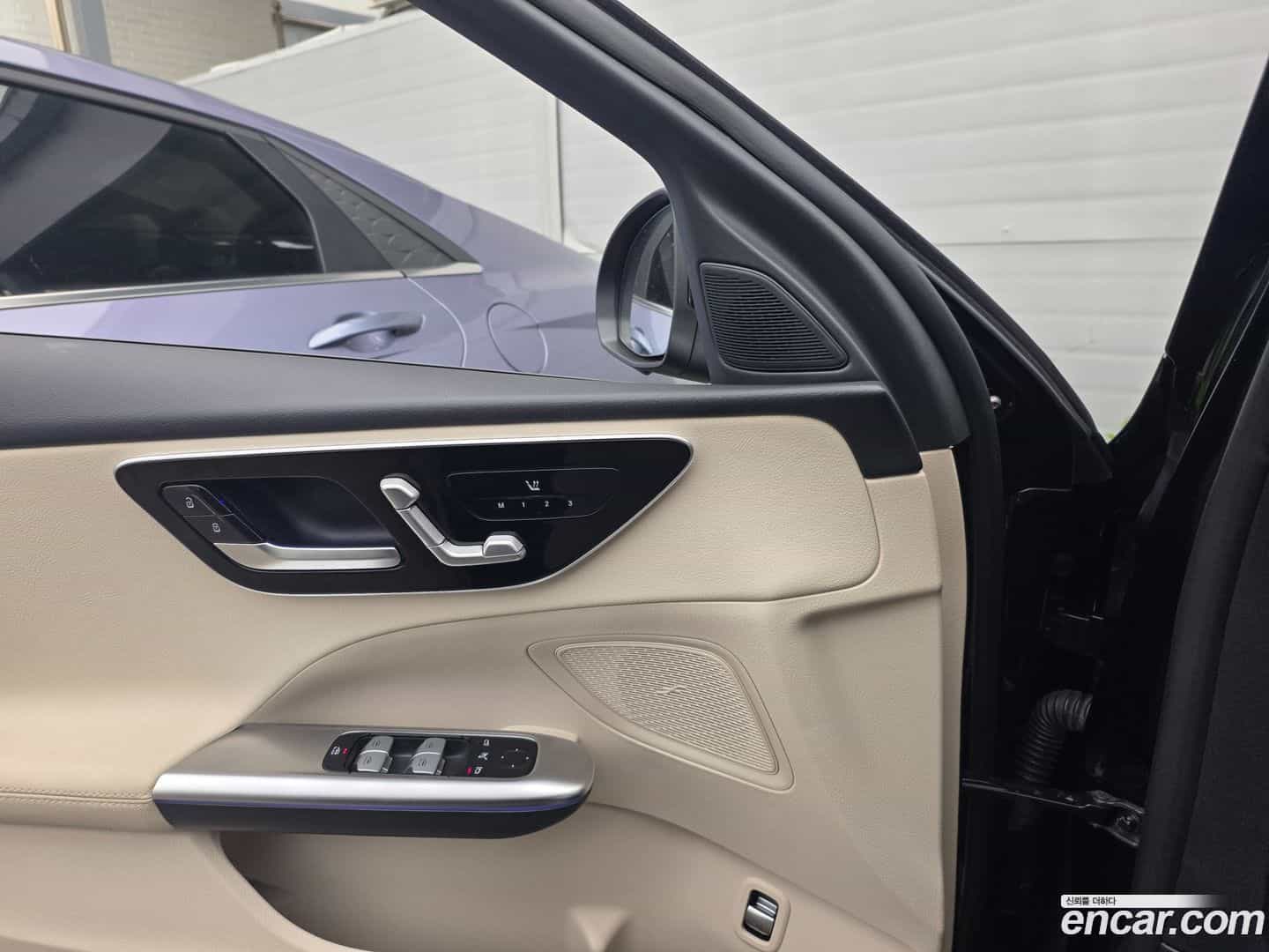 C-Class Mercedes-Benz 2023.9-OPTION-015