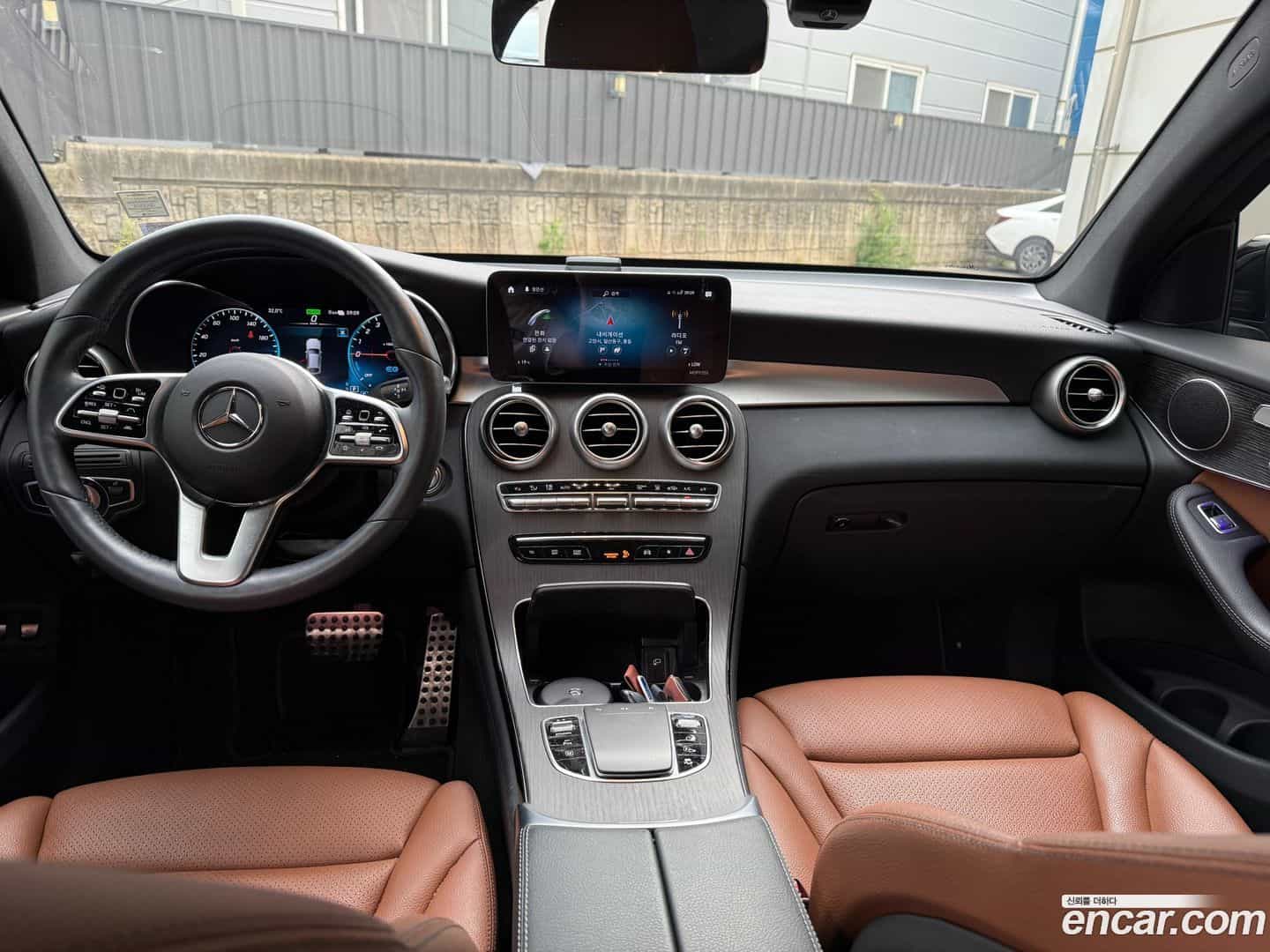 GLC-Class Mercedes-Benz 2021.8-INNER-007