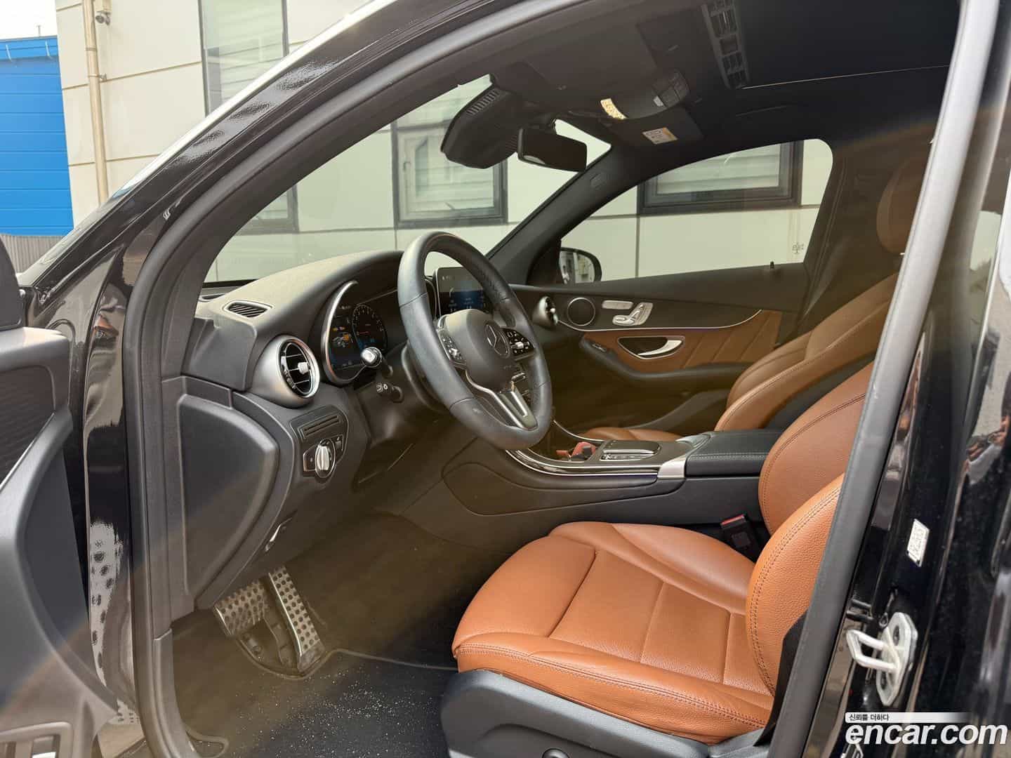 GLC-Class Mercedes-Benz 2021.8-INNER-010