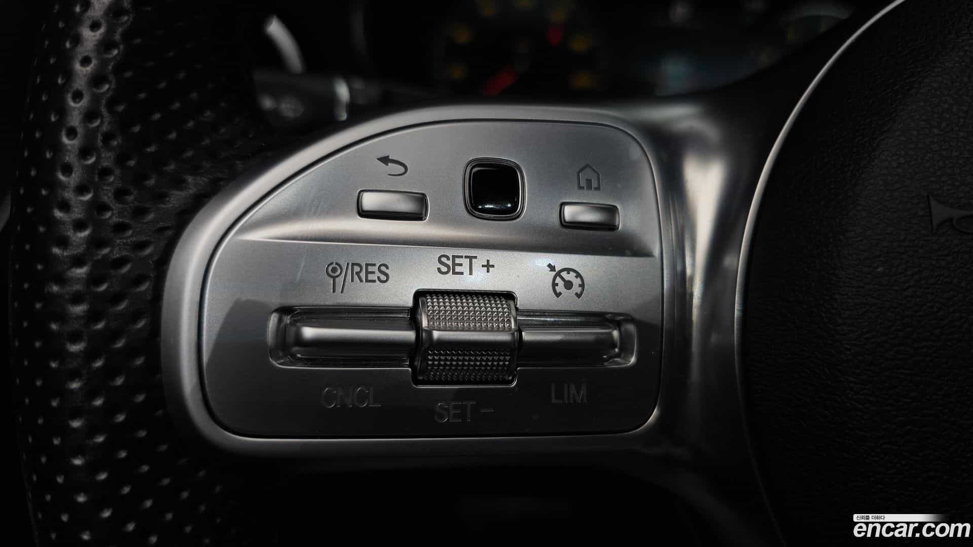 C-Class Mercedes-Benz 2020.4-OPTION-041