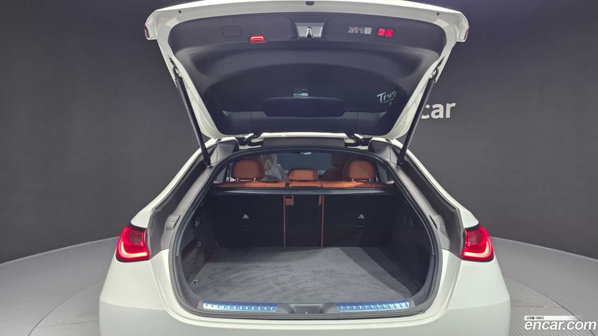 GLC-Class Mercedes-Benz 2025.5-OPTION-024