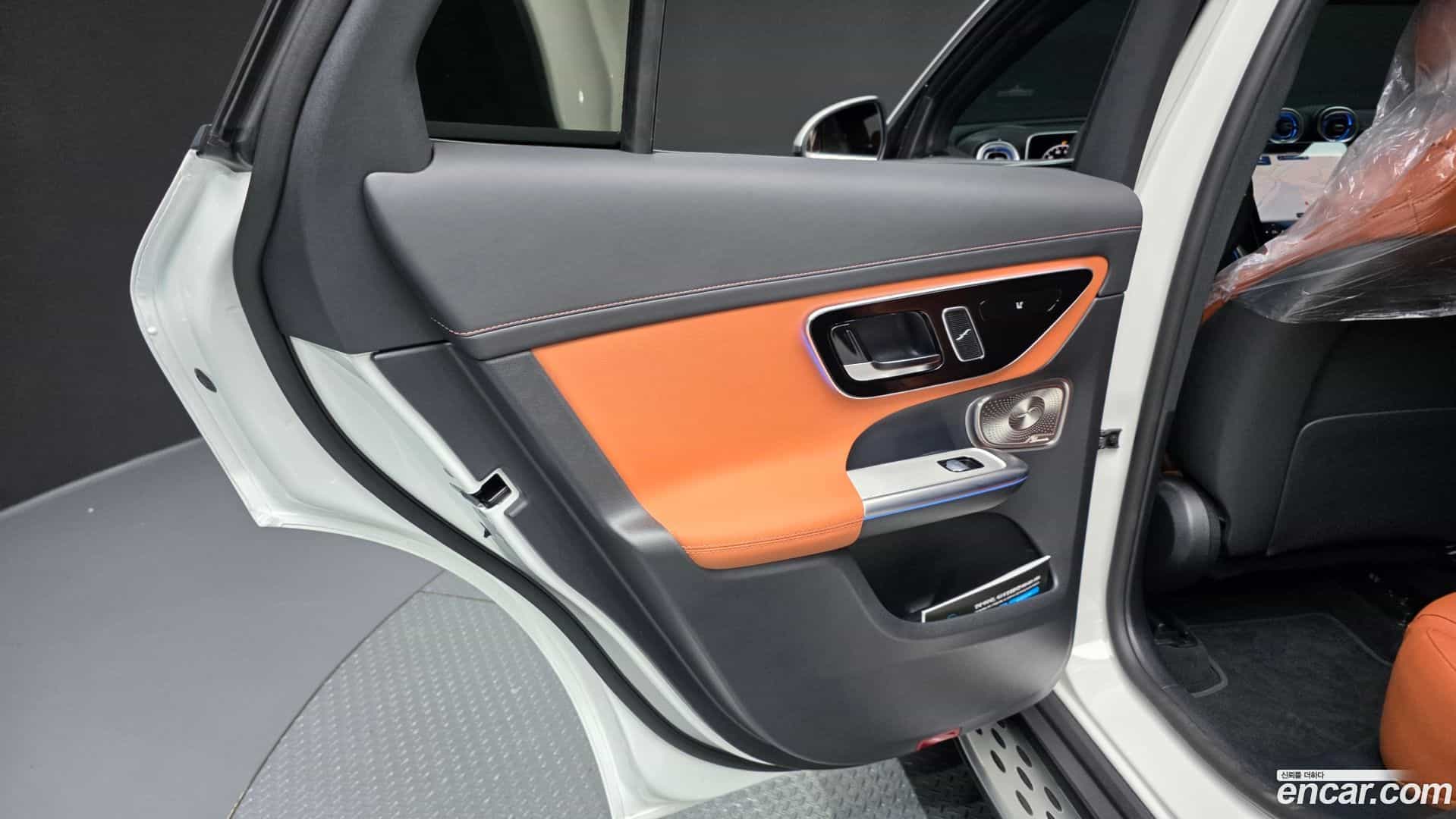 GLC-Class Mercedes-Benz 2025.5-INNER-035