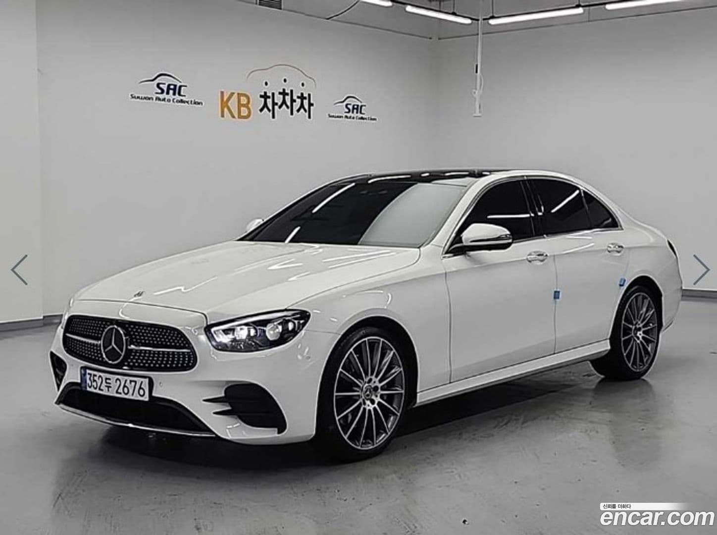 Main__Slider__Photo:E-Class Mercedes-Benz 2022.6-0