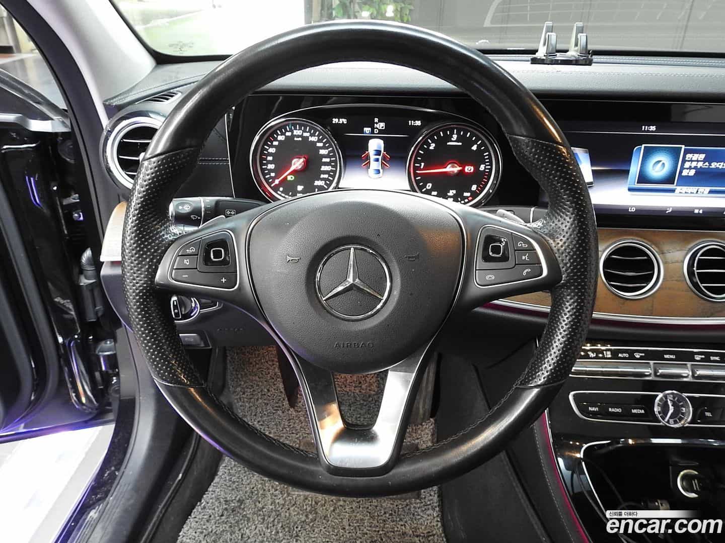 E-Class Mercedes-Benz 2017.6-OPTION-021