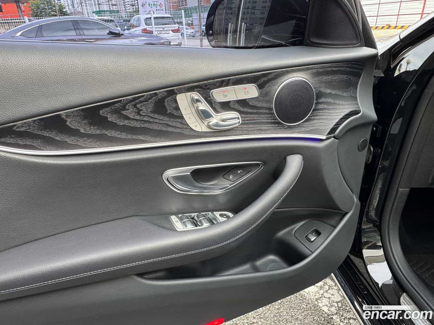 E-Class Mercedes-Benz 2016.8-OPTION-015