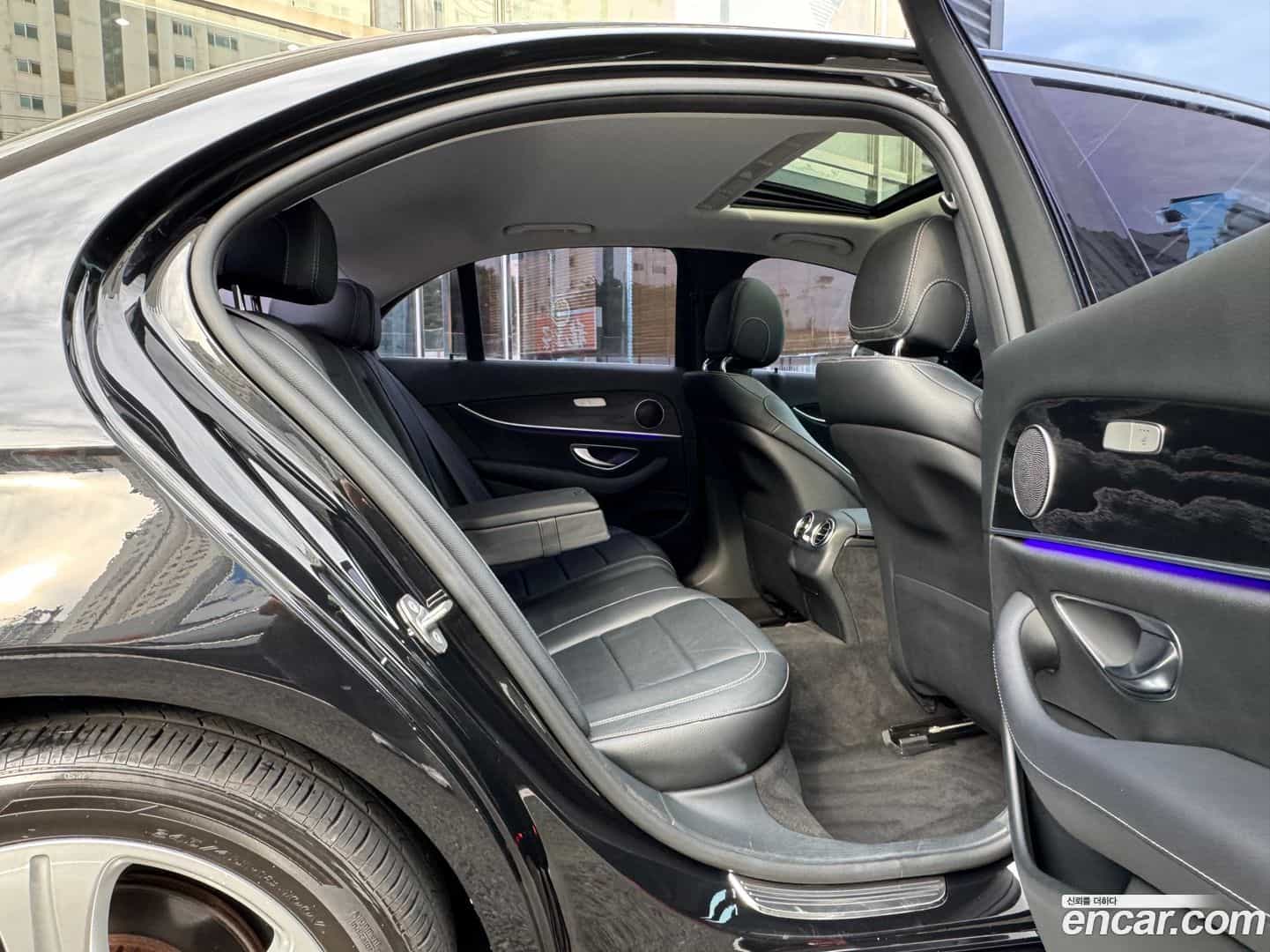 E-Class Mercedes-Benz 2016.8-OPTION-023