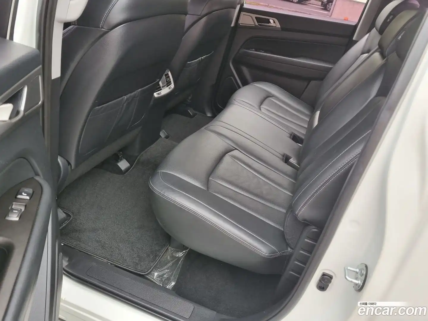 Rexton KG Mobility 2018.0-INNER-009