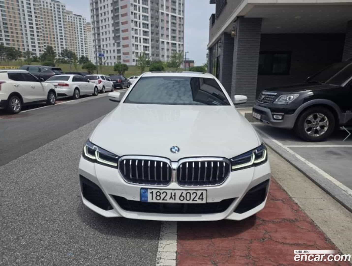 5-Series BMW 2022.8-OUTER-001