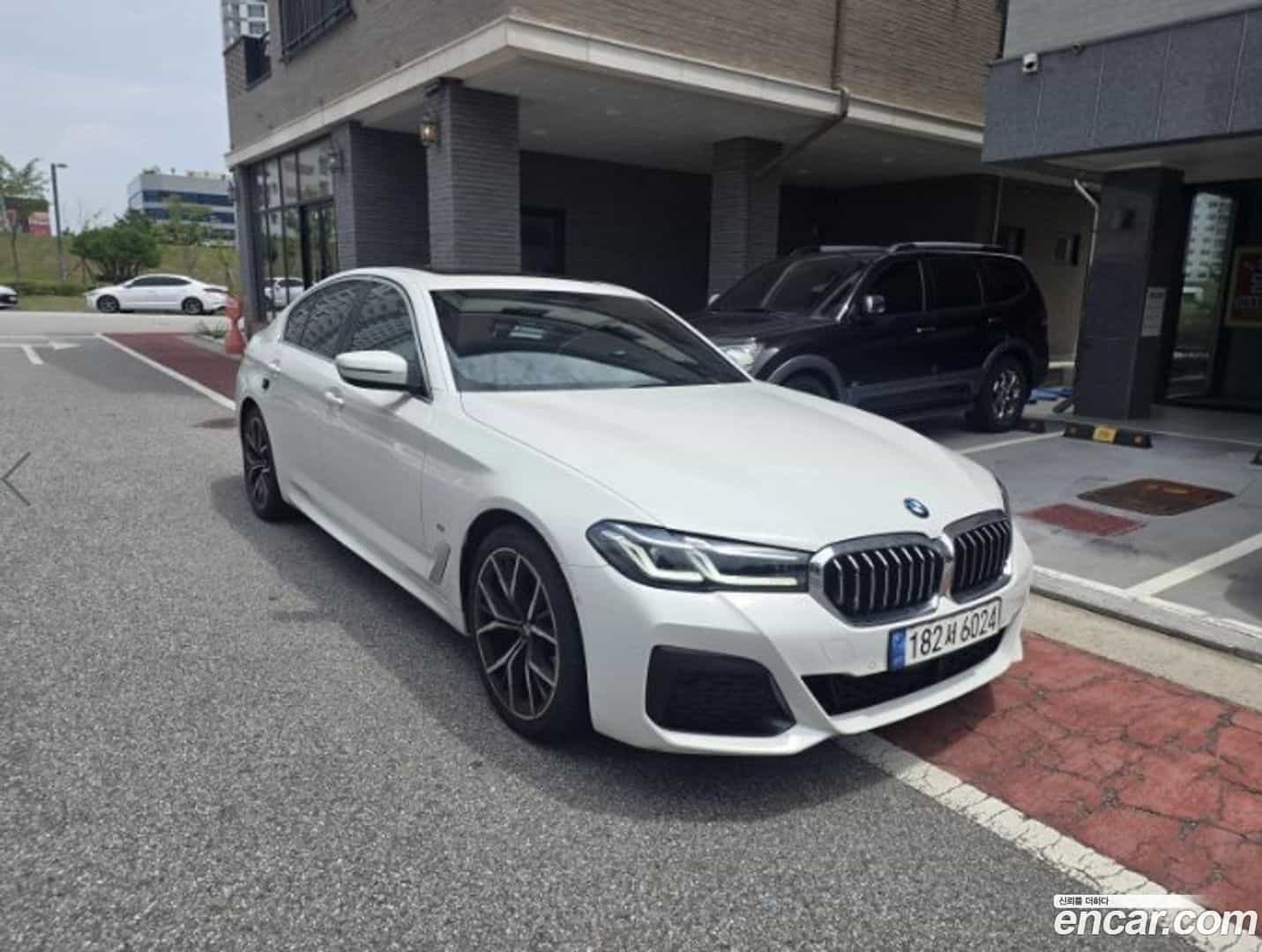 5-Series BMW 2022.8-OUTER-002