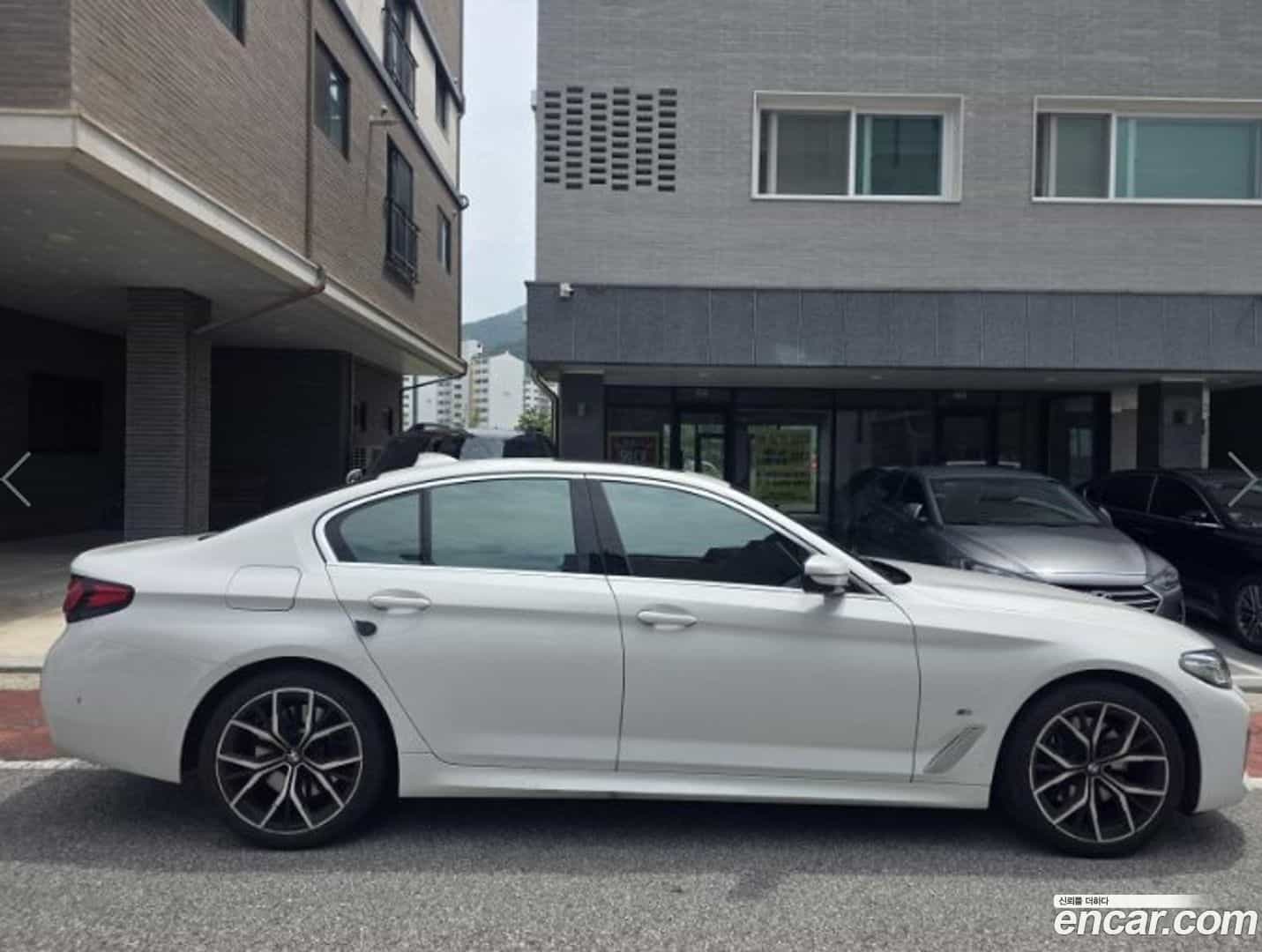 5-Series BMW 2022.8-OUTER-003