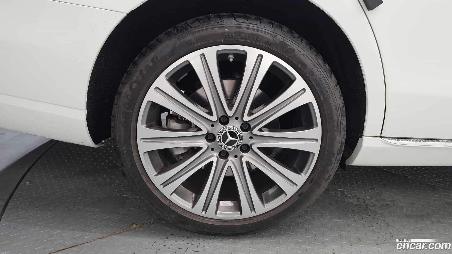 E-Class Mercedes-Benz 2023.8-OUTER-005