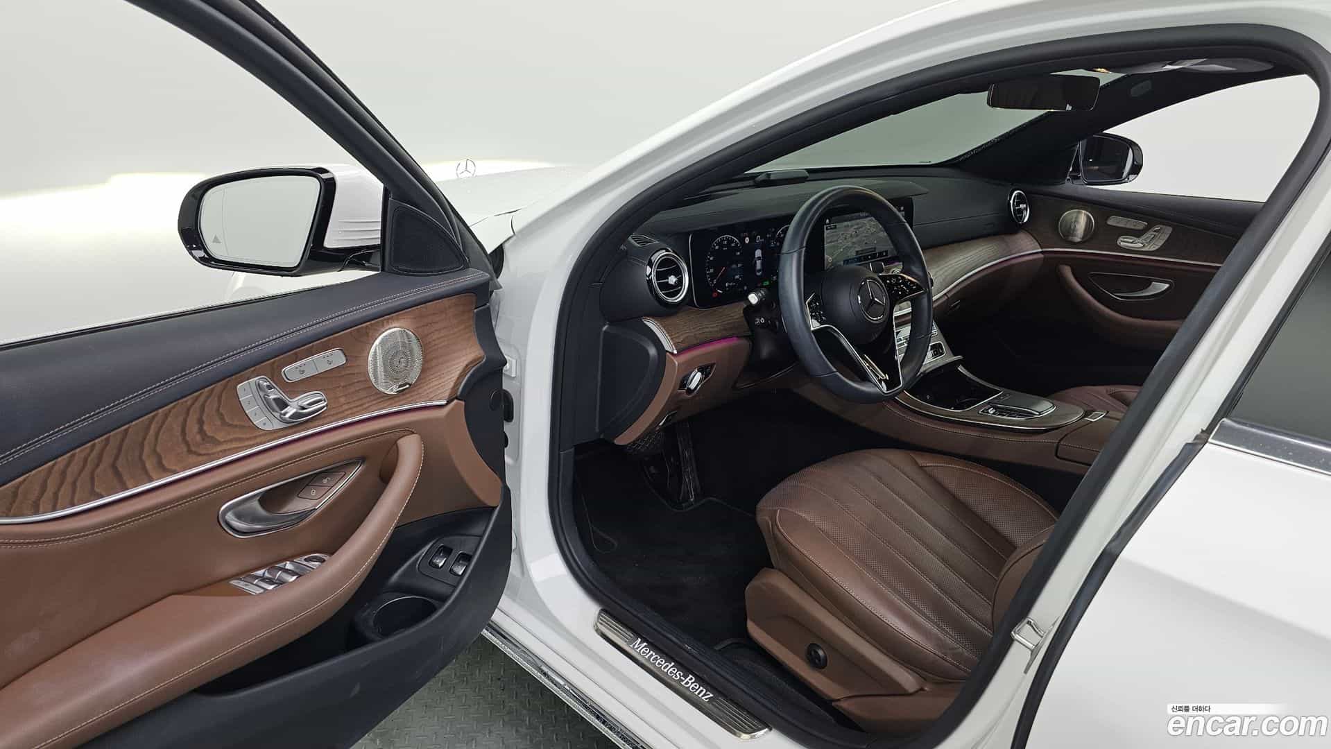 E-Class Mercedes-Benz 2023.8-INNER-010