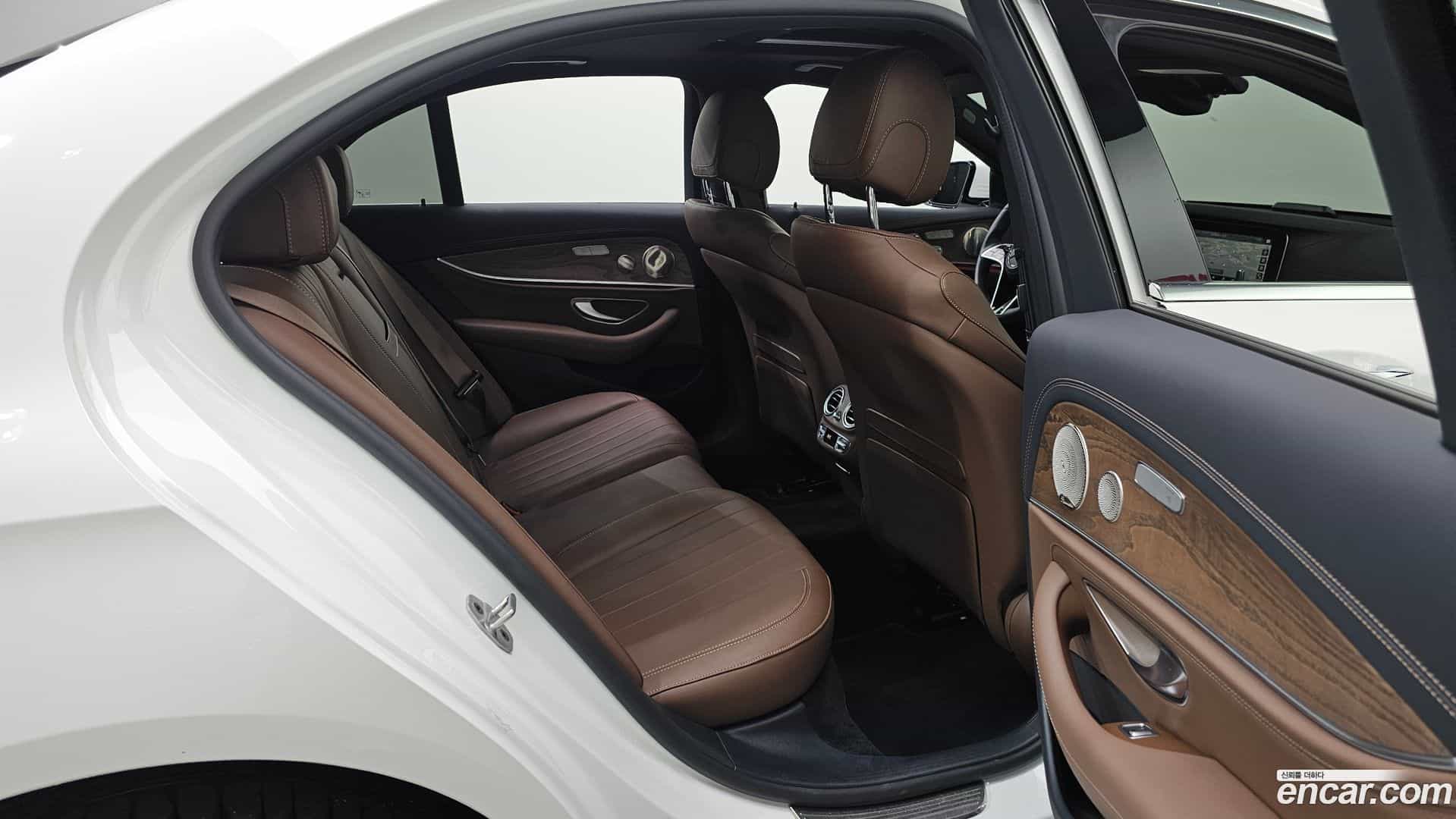 E-Class Mercedes-Benz 2023.8-OPTION-016