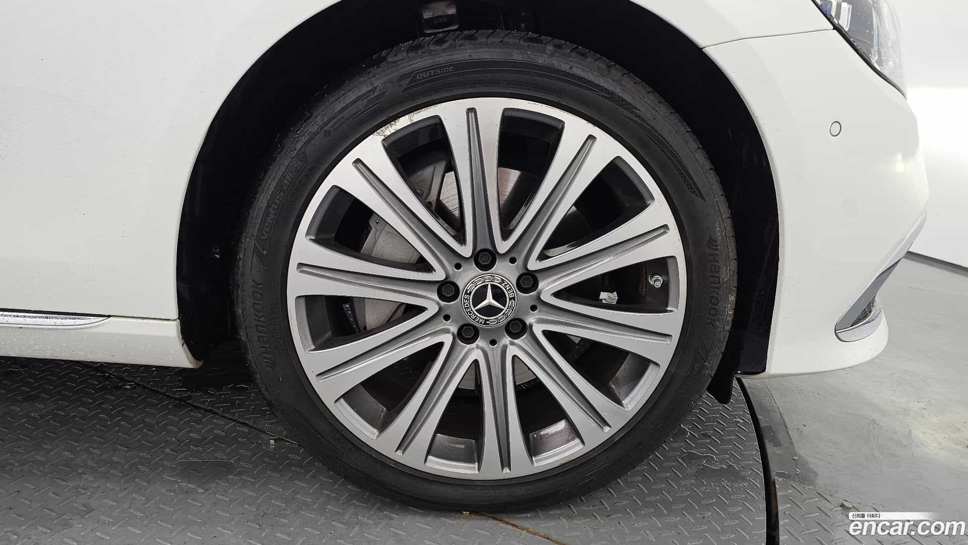 E-Class Mercedes-Benz 2023.8-OUTER-031
