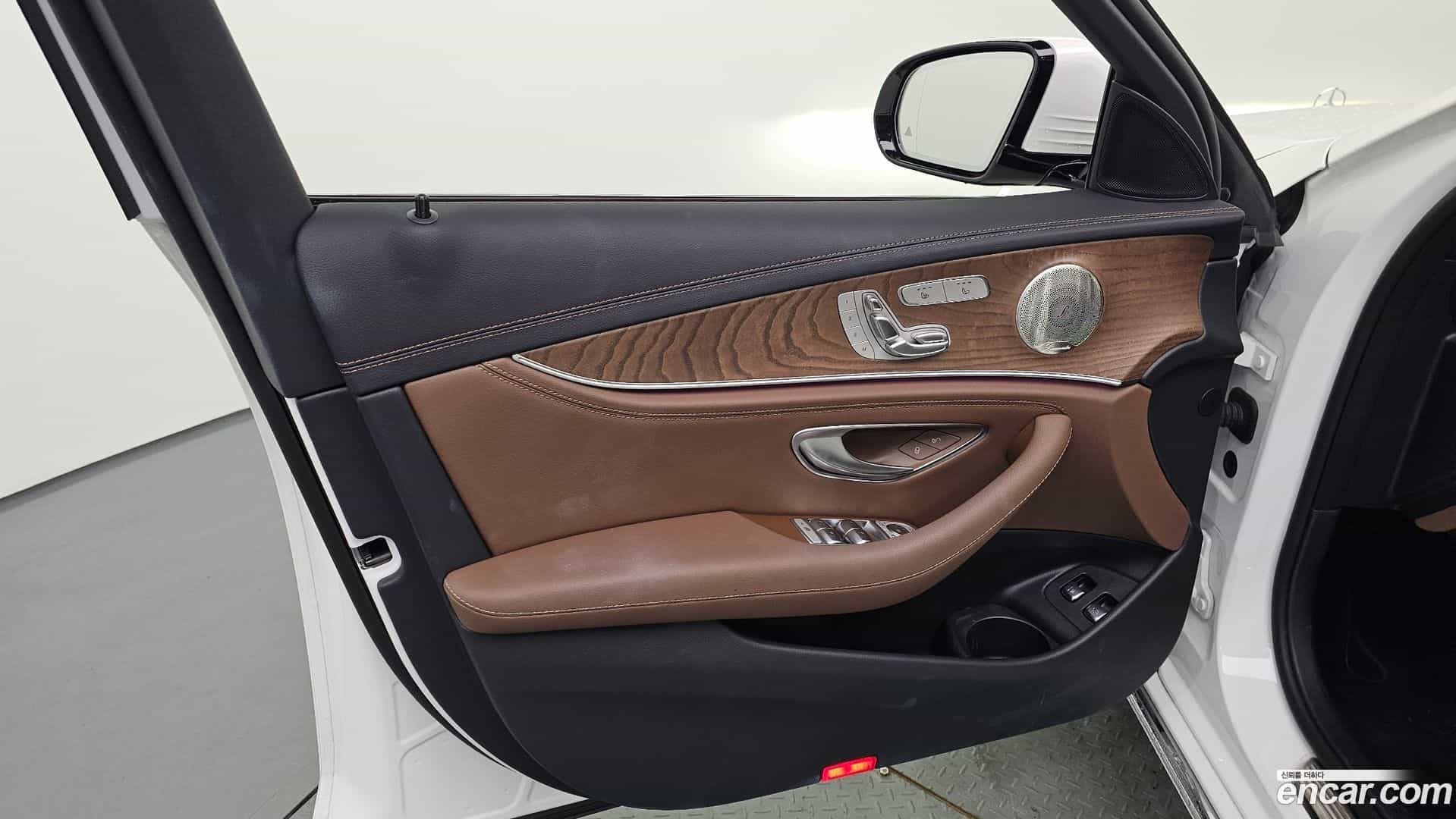 E-Class Mercedes-Benz 2023.8-INNER-034