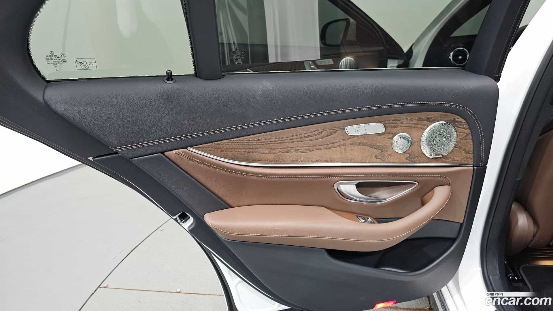 E-Class Mercedes-Benz 2023.8-INNER-035