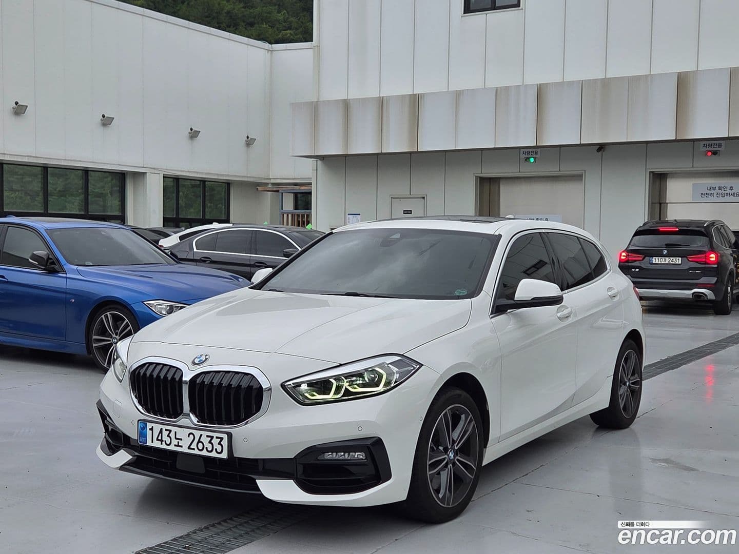 Main__Slider__Photo:1-Series BMW 2023.6-0