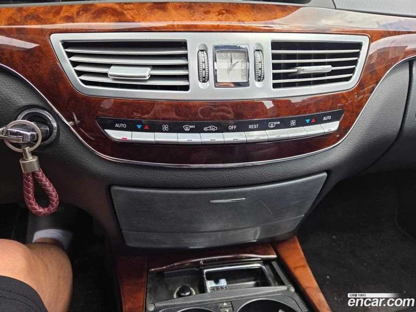 S-Class Mercedes-Benz 2010.2-INNER-009