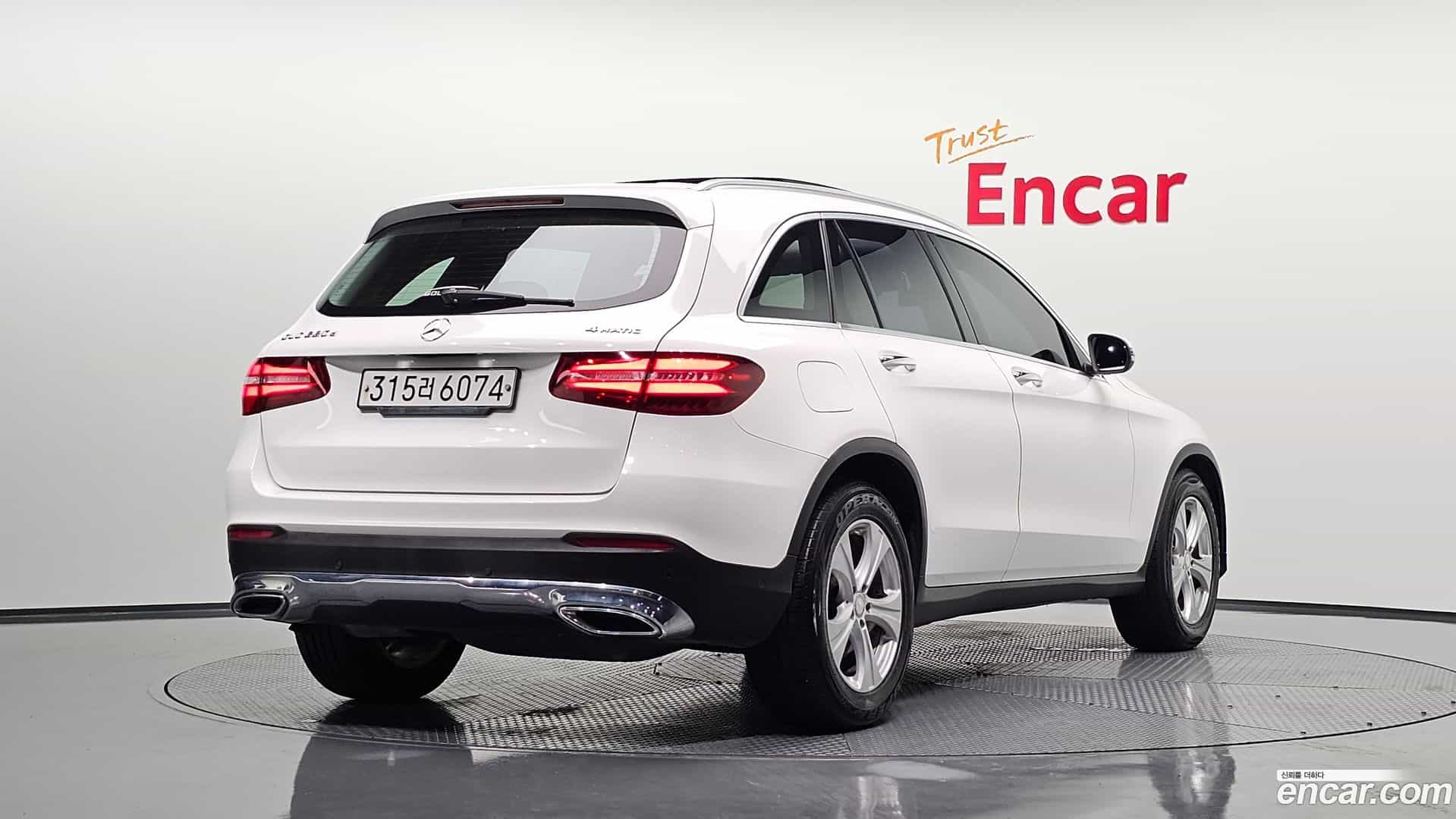 GLC-Class Mercedes-Benz 2016.6-OUTER-002