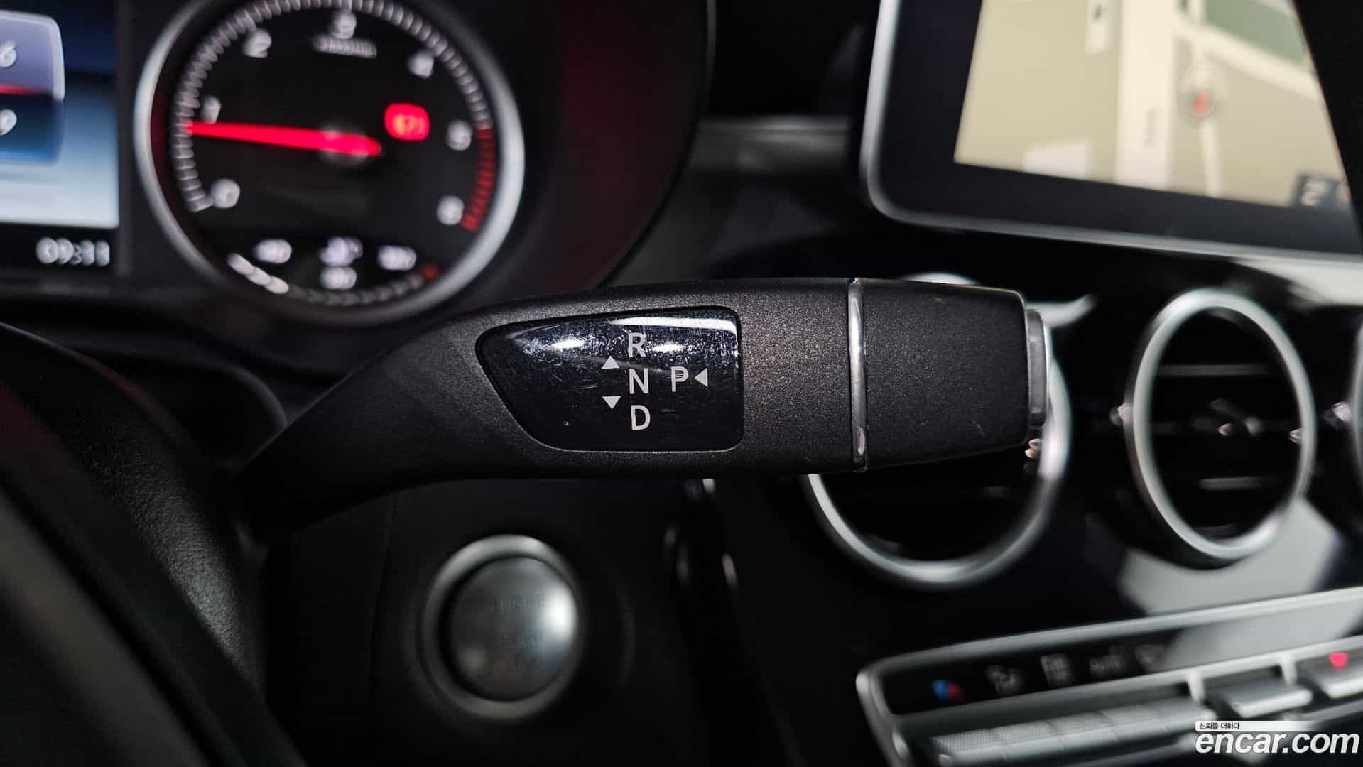 GLC-Class Mercedes-Benz 2016.6-INNER-009