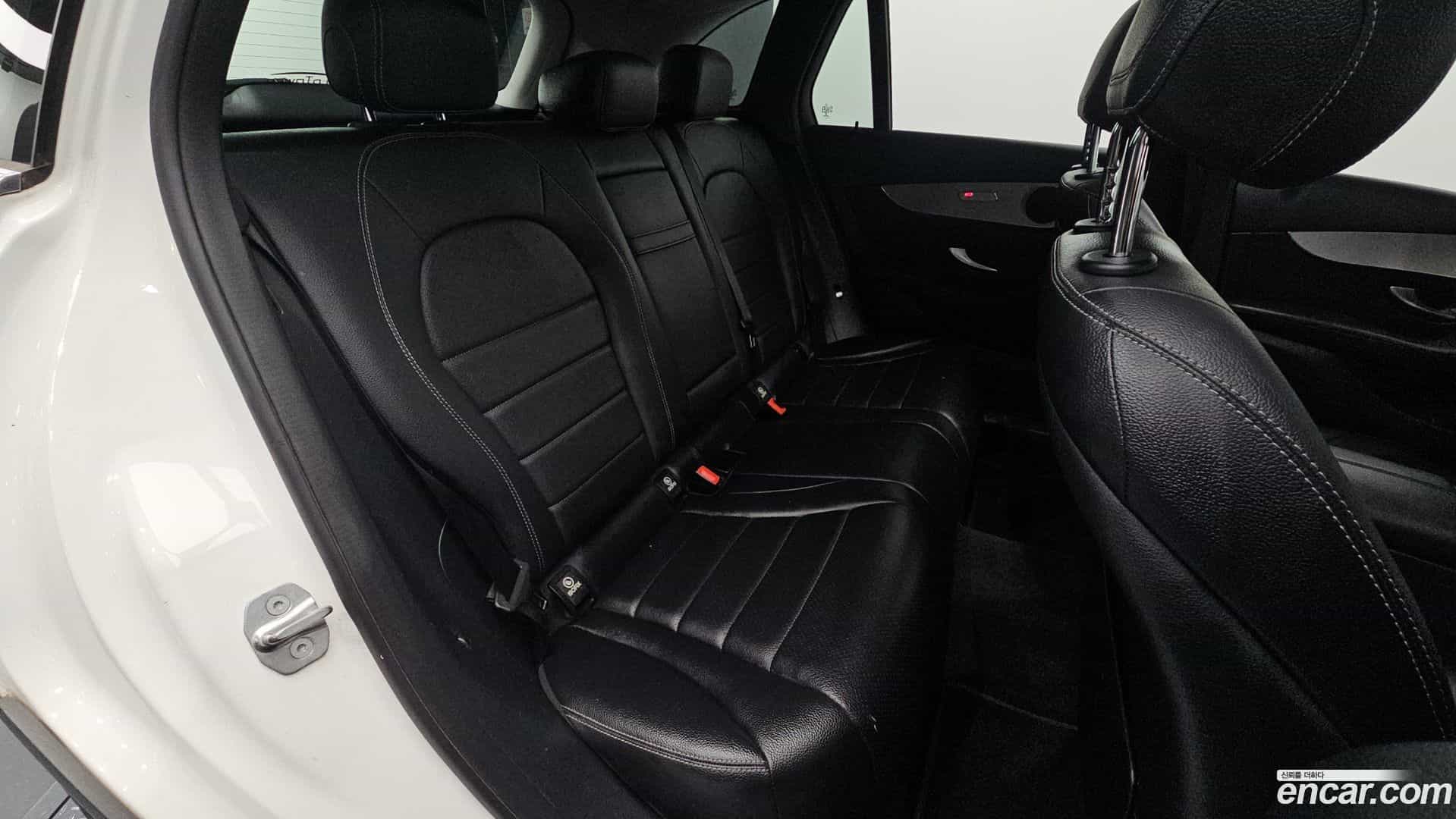GLC-Class Mercedes-Benz 2016.6-OPTION-015