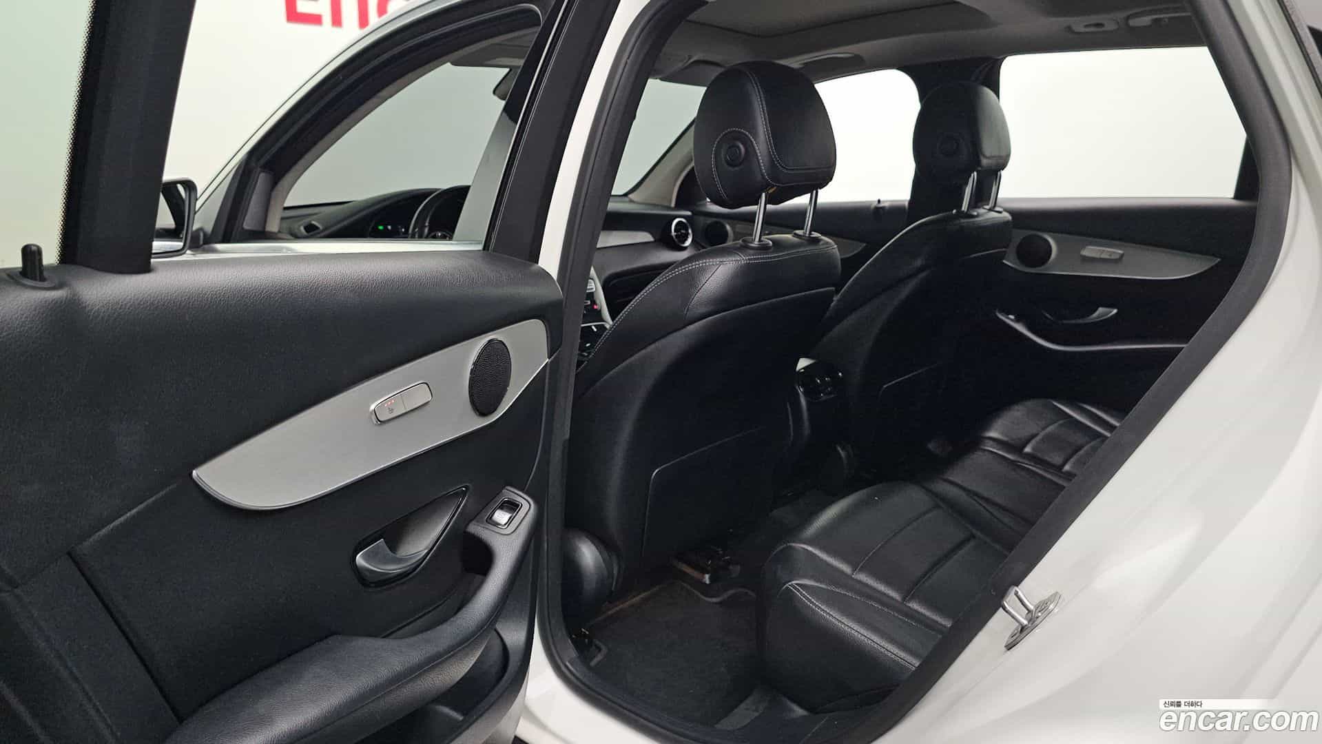 GLC-Class Mercedes-Benz 2016.6-OPTION-016