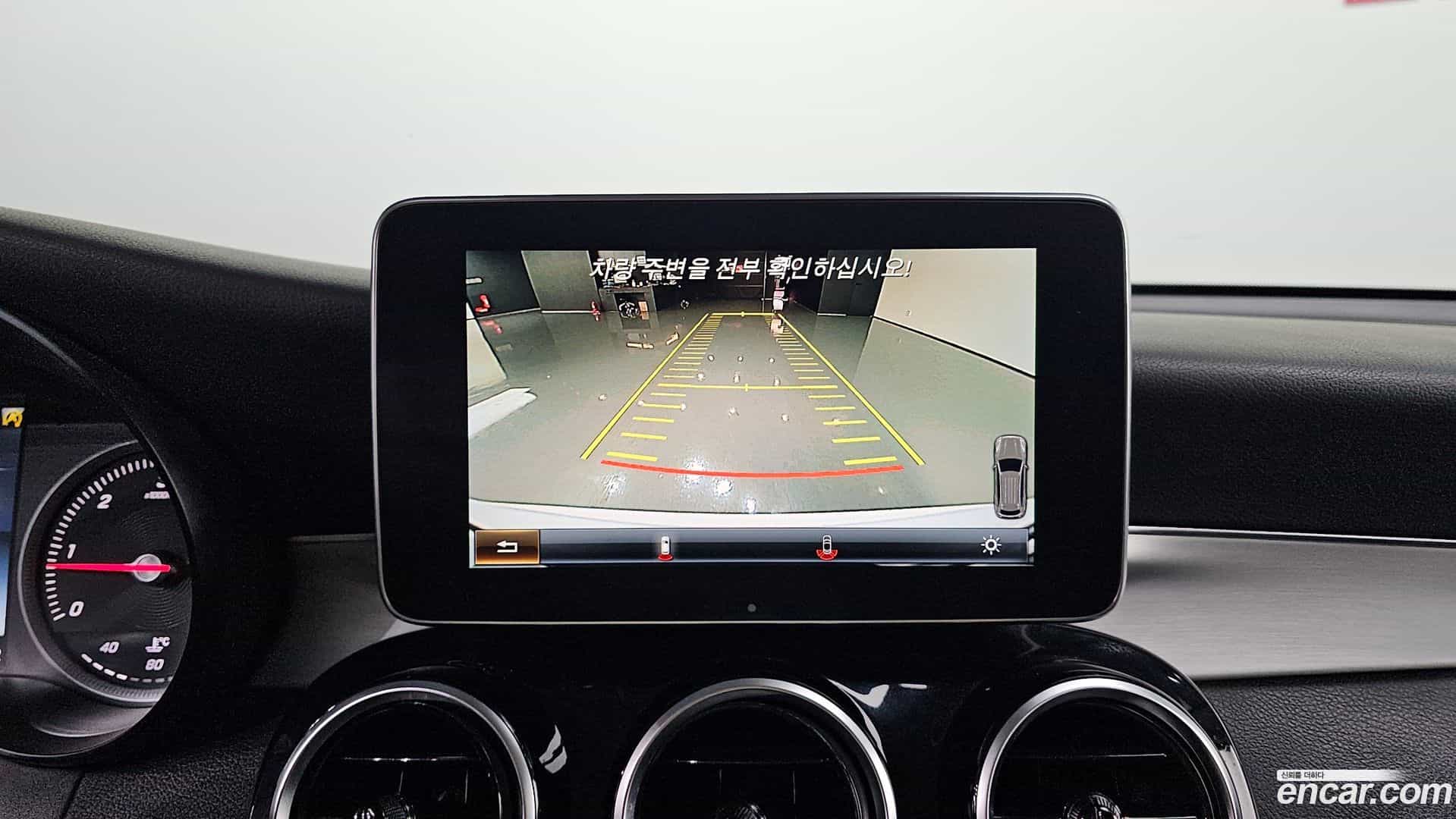 GLC-Class Mercedes-Benz 2016.6-OPTION-019