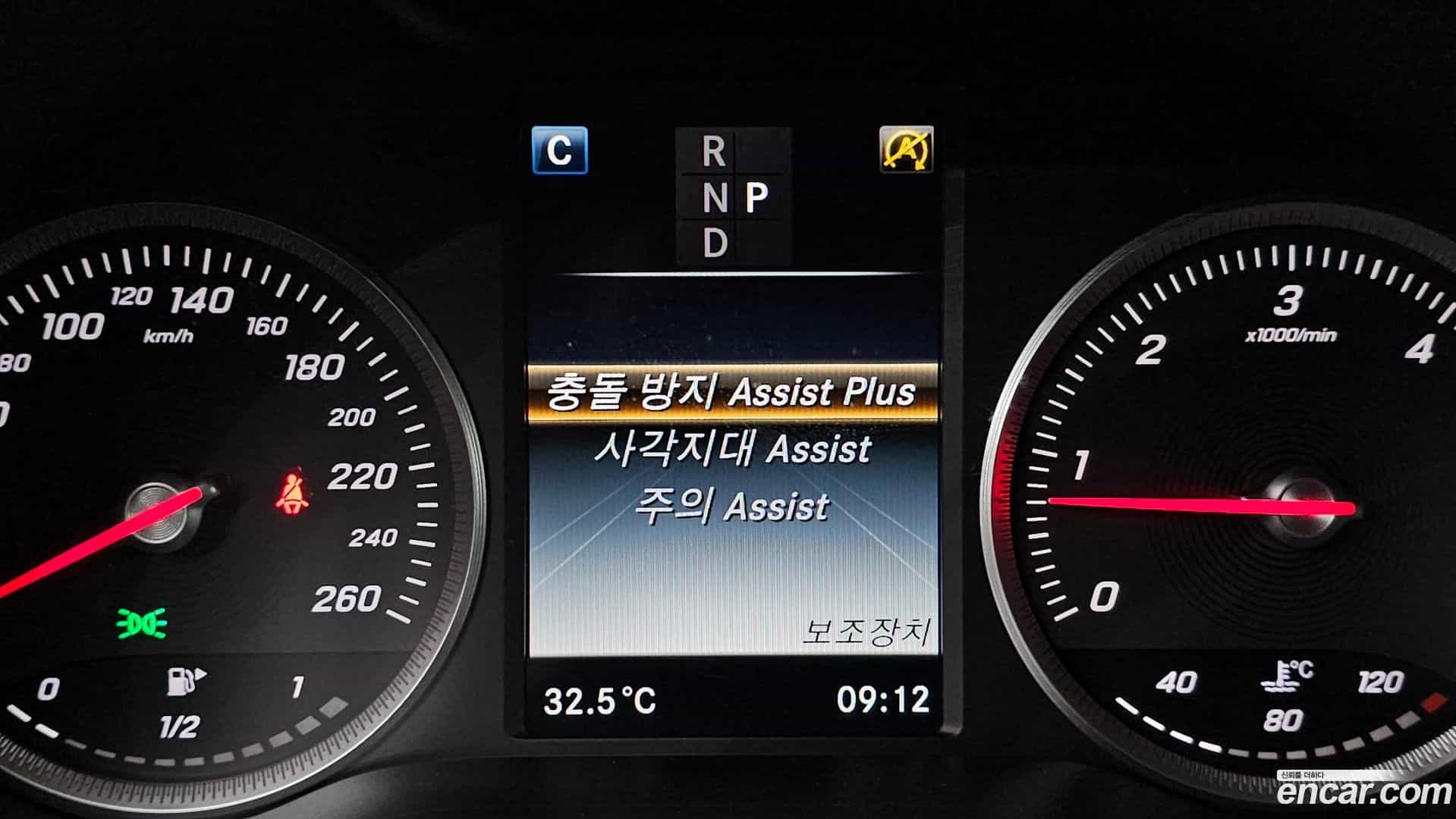 GLC-Class Mercedes-Benz 2016.6-OPTION-021
